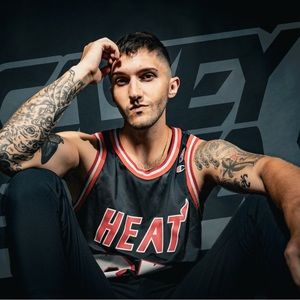 Meet your Posher, Casey